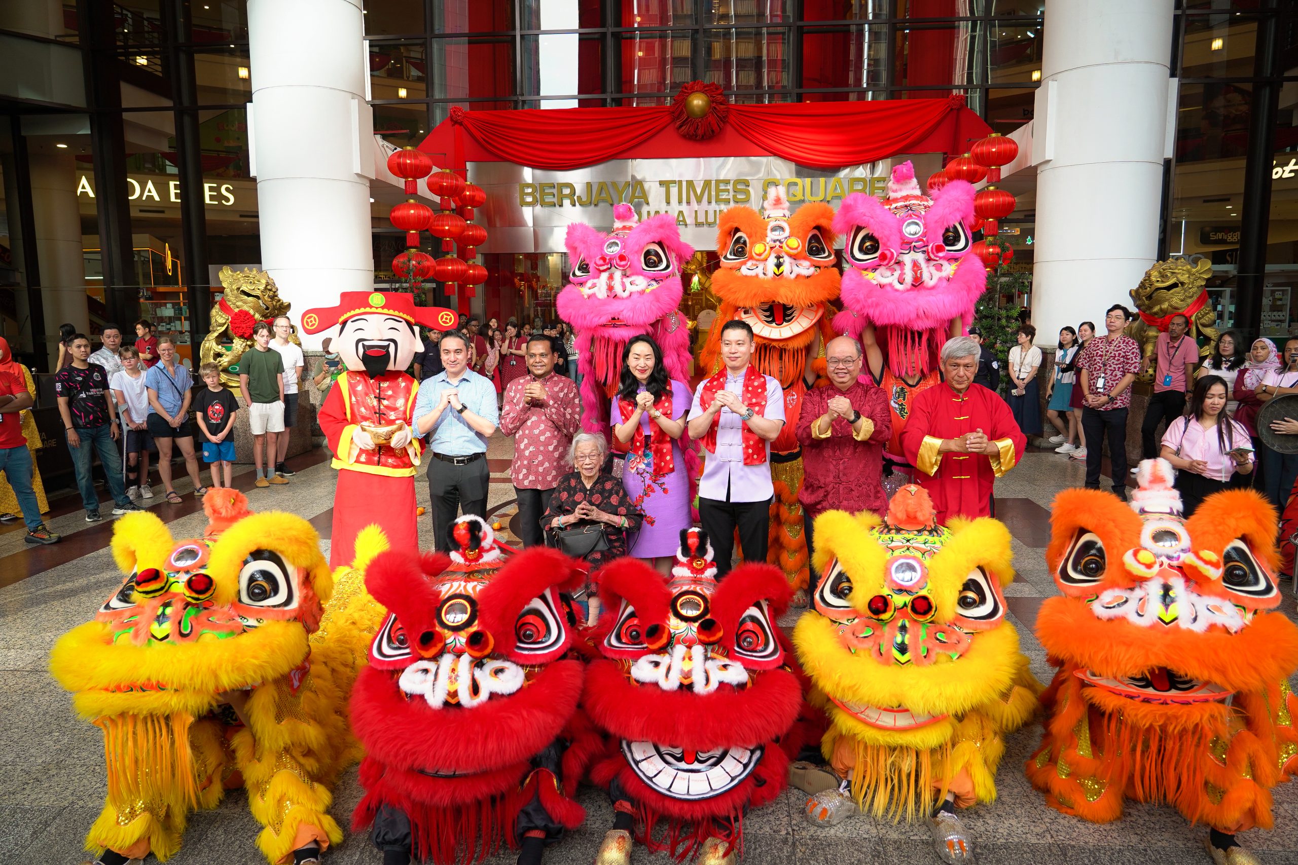 祥狮莅临吉隆坡成功时代广场祈福迎马年