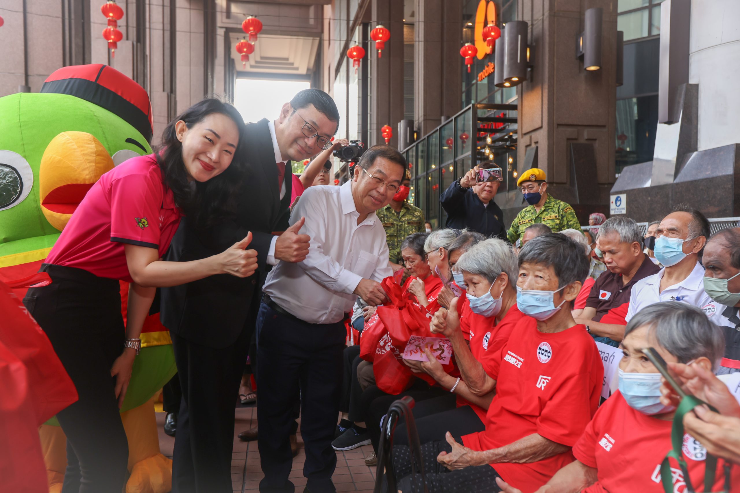 A Warm CNY Blessing From STM Lottery to Needy Old Folks